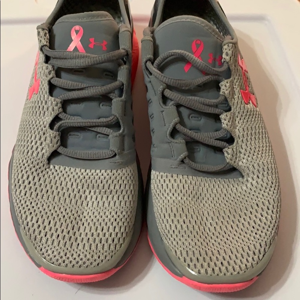 Excellent condition Under Armour tennis shoes